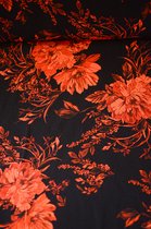 Viscose zwart met rode/oranje bloemen 1 meter - modestoffen voor naaien - stoffen Stoffenboetiek