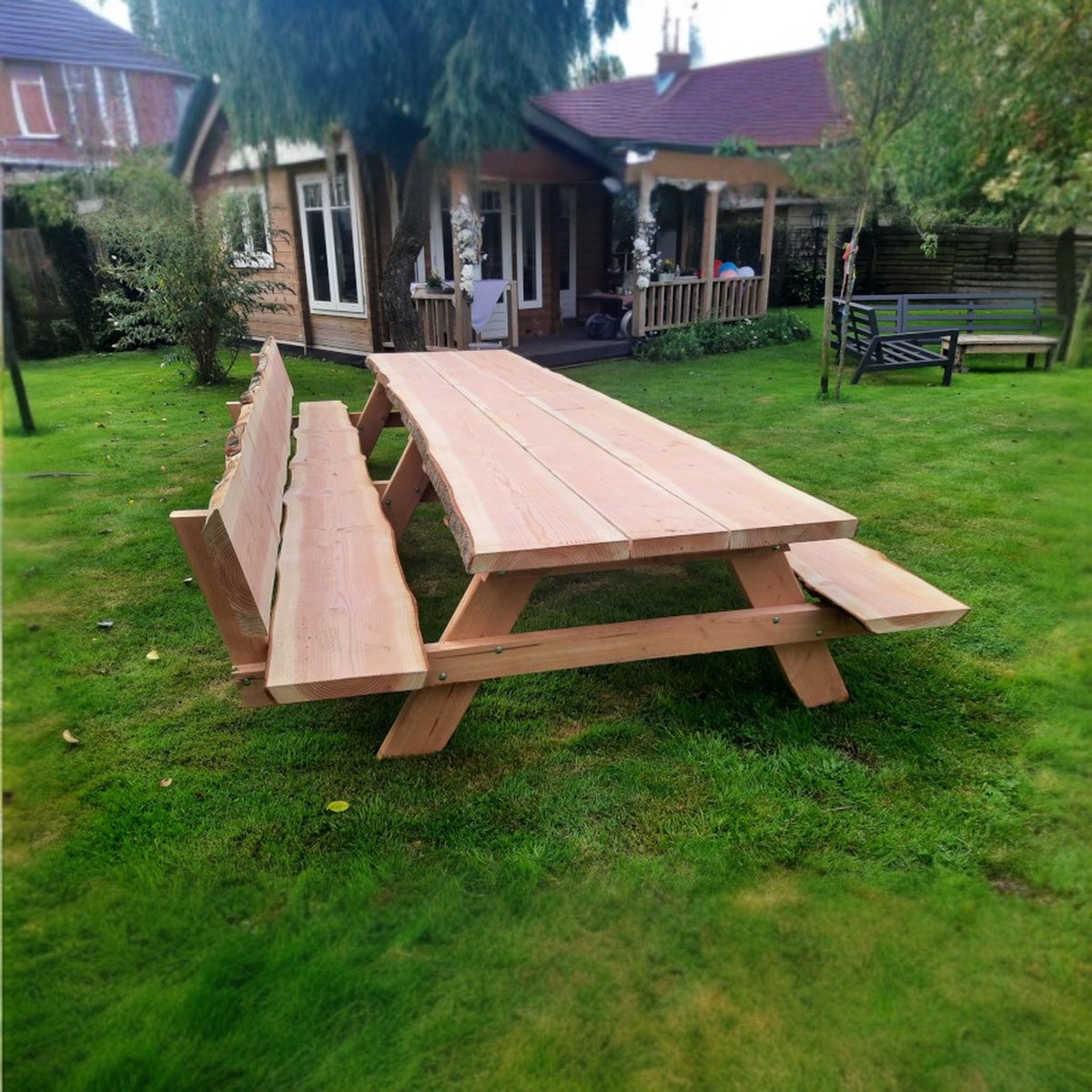 Rockwood® Picknicktafel Douglas Boomstamrand 5cm dik 4.00m Montage op locatie. Extra gemak en vakkundige service Exclusief rugleuning