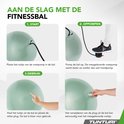 Instructies voor het gebruik van de fitnessbal: plaatsen van de pomp, oppompen, verwijderen van de plug en gebruiken.