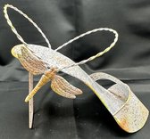Metalen decoratie "open schoen met hak en libelle" - meerkleurig - hoogte 17 x 21 x 1 cm - Woonaccessoires - Tuinaccessoires - Tuindecoraties