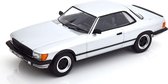 Het 1:18 Diecast-model van de Mercedes-Benz 500 SLC 6.0 AMG c107 uit 1985 in Zilver. De fabrikant van het schaalmodel is KK Models. Dit model is alleen online verkrijgbaar