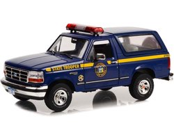 Het 1:18 Diecast-model van de Ford Bronco New York State Police Department van 1996 in Blue. De fabrikant van het schaalmodel is Greenlight.Dit model is alleen online beschikbaar
