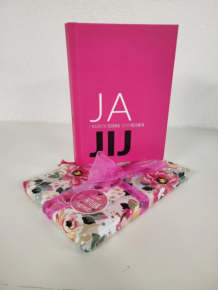 JA JIJ Journal Roze in Cadeaupapier - Invuldagboek/Journals - 6 maanden invuldagboek voor vrouwen - zelfontwikkeling & doelen stellen