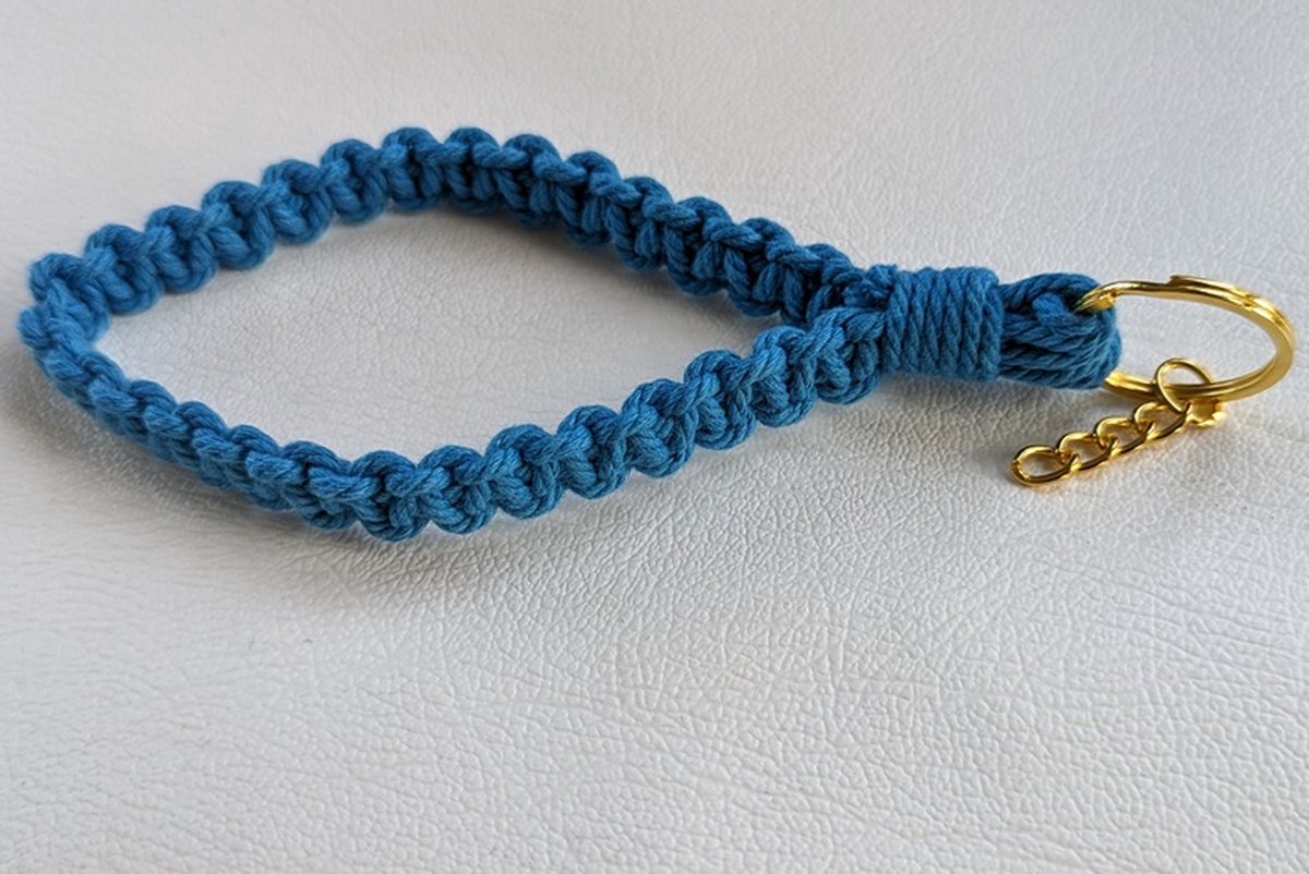 SWAN - sleutelhanger - macramé - tassenhanger - macrame - handgemaakt - geknoopt - 100% katoen - blauw - turquoise - cadeau - swandesign