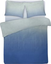 Dekbedovertrek met een blauwe en lichtblauwe dip-dye gradiënt, met twee kussenslopen in hetzelfde patroon.