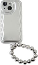 xoxo Wildhearts telefoonhoesje met telefoonkoord geschikt voor iPhone 15 - Wavy case Silver met Silvery beads (easy cord) - Phone cord - iPhone hoesje met koord - telefoonketting - zilver