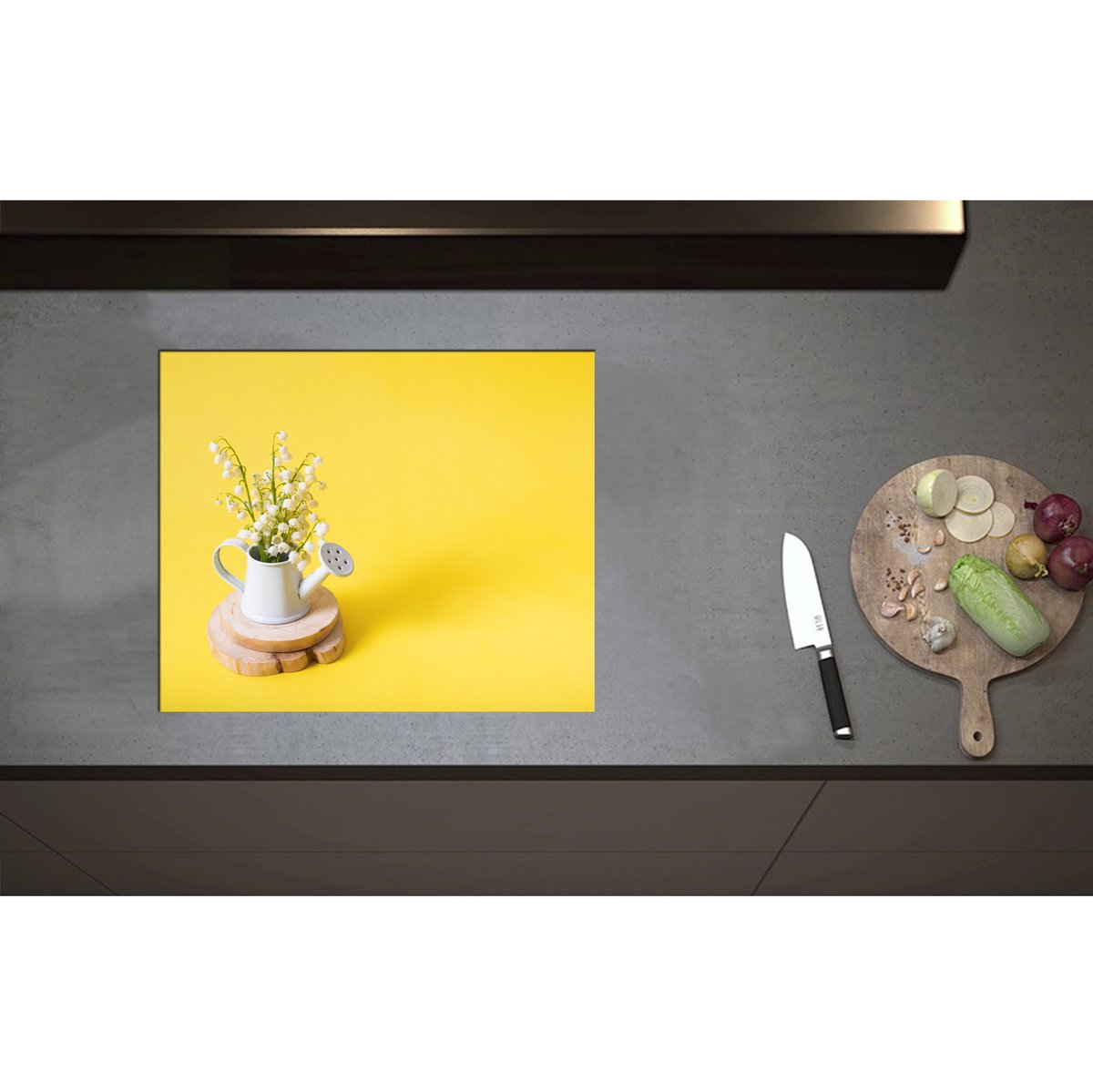 Inductieplaat Beschermer - Boeket in Gieter met Gele Achtergrond - 60x50 cm - 2 mm Dik - Inductie Beschermer - Bescherming Inductiekookplaat - Kookplaat Beschermer van Wit Vinyl
