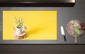 Inductieplaat Beschermer - Boeket in Gieter met Gele Achtergrond - 95x52 cm - 2 mm Dik - Inductie Beschermer - Bescherming Inductiekookplaat - Kookplaat Beschermer van Zwart Vinyl