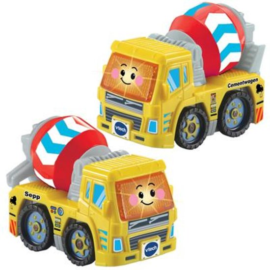 Twee gele Vtech cementwagens met lachende gezichtjes. Rode en blauwe strepen op de betonmixer. Sepp Cementwagen.