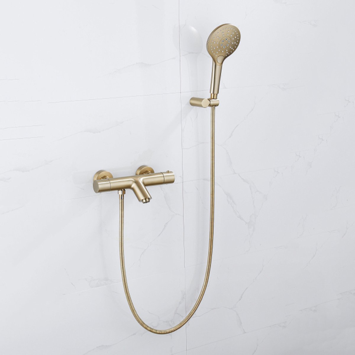 FortiFura Calvi Thermostatische badkraan met ronde handdouche handdouchehouder en metalen doucheslang Geborsteld Messing PVD