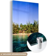MuchoWow® Glasschilderij 20x30 cm - Schilderij acrylglas - Boot op eiland Ko Tao in Thailand - Foto op glas - Schilderijen