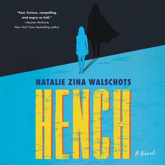 Boekcover van Hench van Natalie Zina Walschots met een blauwe gestileerde vrouw en een schaduw van een cape.