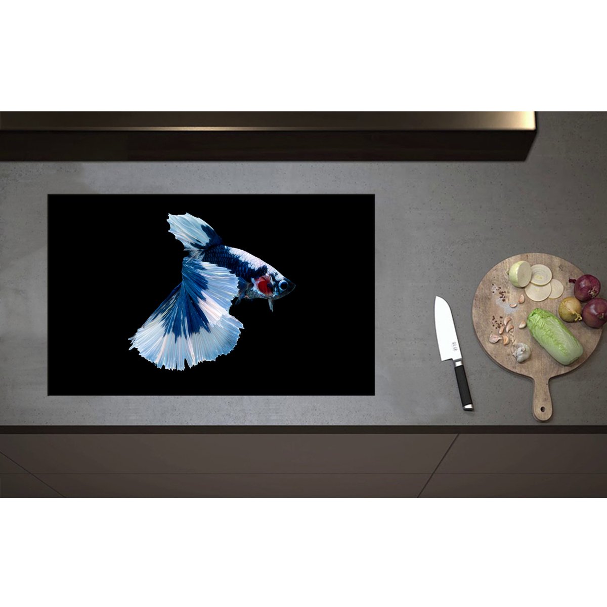 Inductieplaat Beschermer - Blauw Gevlekte Siamese Kempvis tegen Zwarte Achtergrond - 80x50 cm - 2 mm Dik - Inductie Beschermer - Bescherming Inductiekookplaat - Kookplaat Beschermer van Wit Vinyl