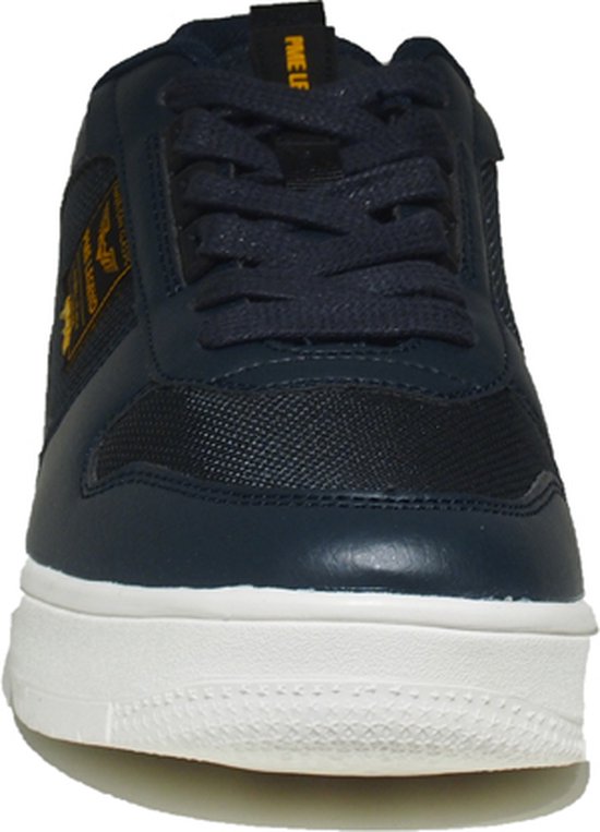 Vooraanzicht van een donkerblauwe sneaker met witte zool en veters.