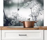 Spatscherm keuken 100x65 cm - Kookplaat achterwand natuur - Bloemen zwart wit - Muurbeschermer hittebestendig - Spatwand fornuis - Hoogwaardig aluminium - Aanrecht bescherming