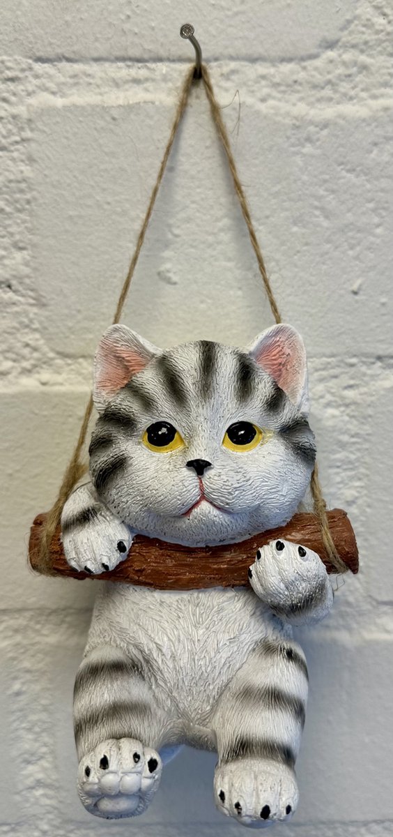 Polyresin hangend (tuin) dier "kat" - wit + grijs - hoogte 15x10x8 cm - ophangtouw - Voor binnen of buiten - Tuinaccessoires - Woonaccessoires