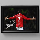 Autographe encadré Cristiano Ronaldo CR7 – 15 x 10 cm dans un cadre Zwart Classique – Signature imprimée – Manchester United FC – Célébration du but
