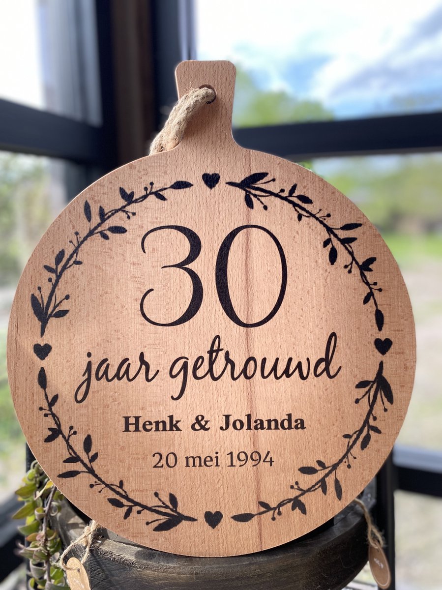 Serveerplank rond 30 jaar getrouwd met rand tak hart - rond 30 cm - broodplank - 30 jaar getrouwd - bruiloft - huwelijk