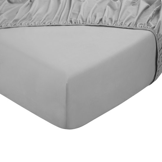 Drap housse gris clair avec élastique sur tout le pourtour.
