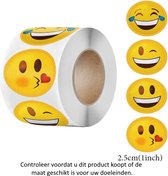 Rol met 500 Gele papieren smiley stickers - 2.5 cm diameter - Emoji - Blij - Lachen - Laughter - LOL - Kiss - Kus - Hartje - Love - Wink - Knipoog - Emoties - Decoratie - Versiering - Verjaardag