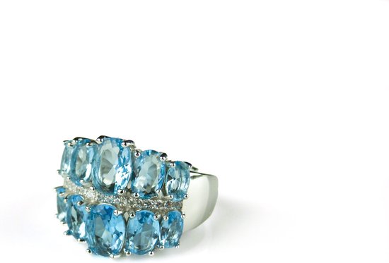 Brede zilveren ring gezet met licht blauwe stenen en cubic zirconia