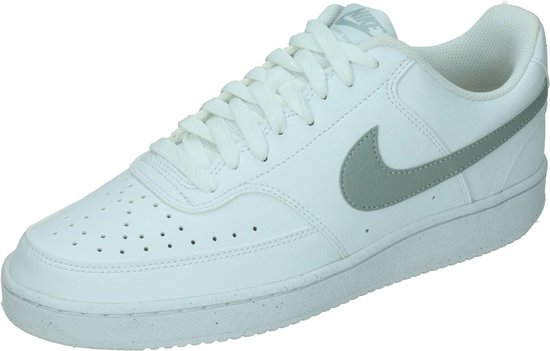 Nike court vision low next nature in de kleur wit.