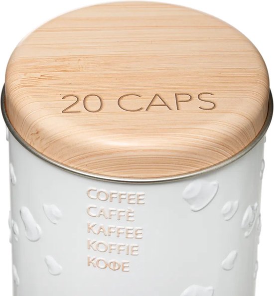 Close-up van het houten deksel met '20 CAPS' op een wit koffieblik met reliëf.