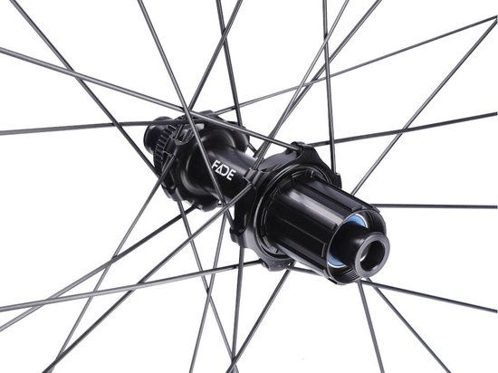 Roue Arrière Carbone Newmen Advanced R38 Streem 28" - Pour Pièces (défaut Filetage)