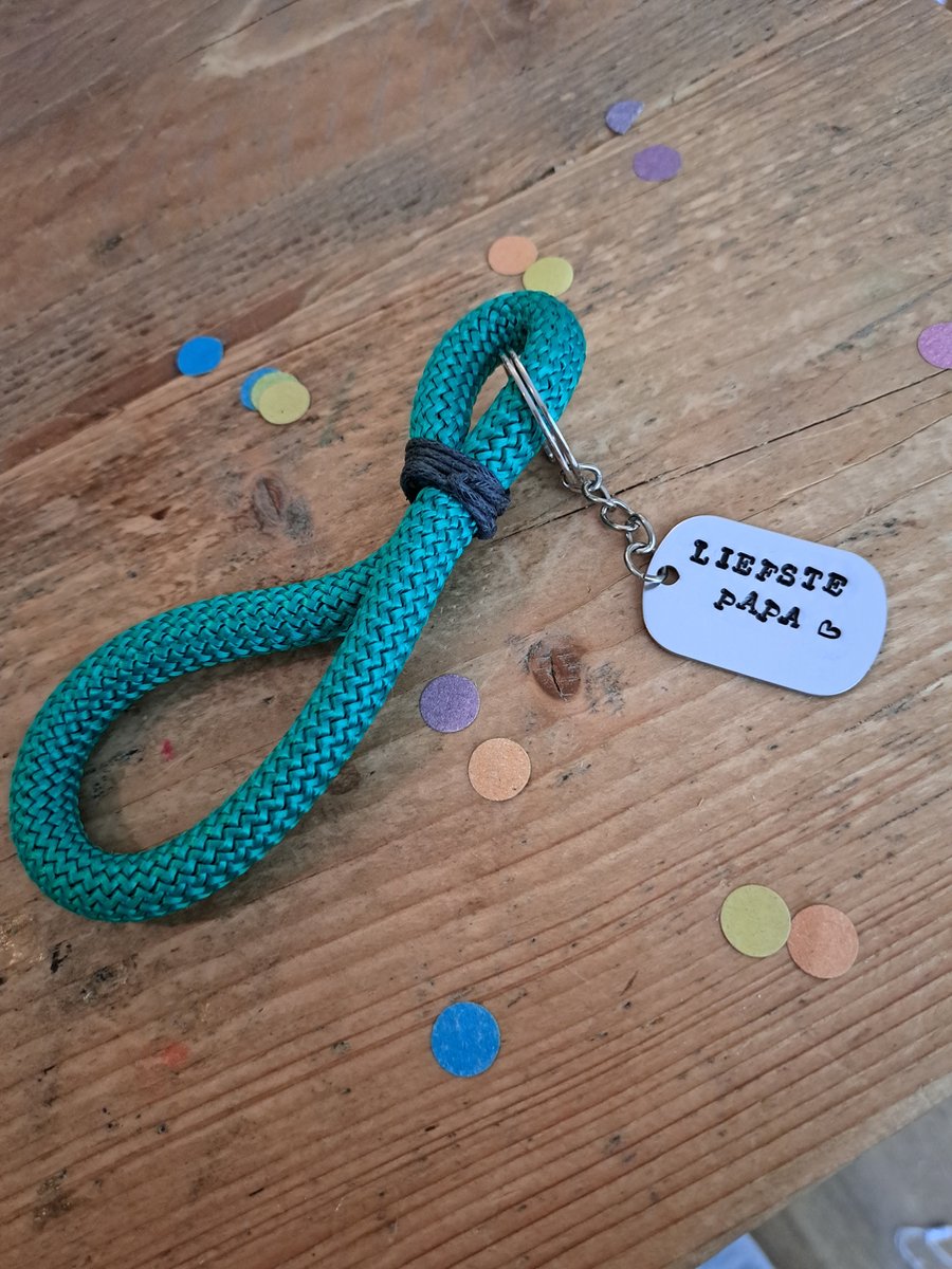 By_Evelien Sleutelhanger Liefste Papa - Groen - Koordje - Stoere papa - Beste papa - Opa - Zilver - Graveren - Vaderdag - Geboorte aankondig