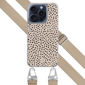 Hoesje met beige koord - Geschikt voor iPhone 15 Pro - Almond dots - Verstelbaar & verwisselbaar koord - TPU backcover - Beige - Leuke Telefoonhoesjes