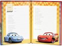Twee pagina's van een vriendenboek met tekeningen van de auto's Sally en Bliksem McQueen.