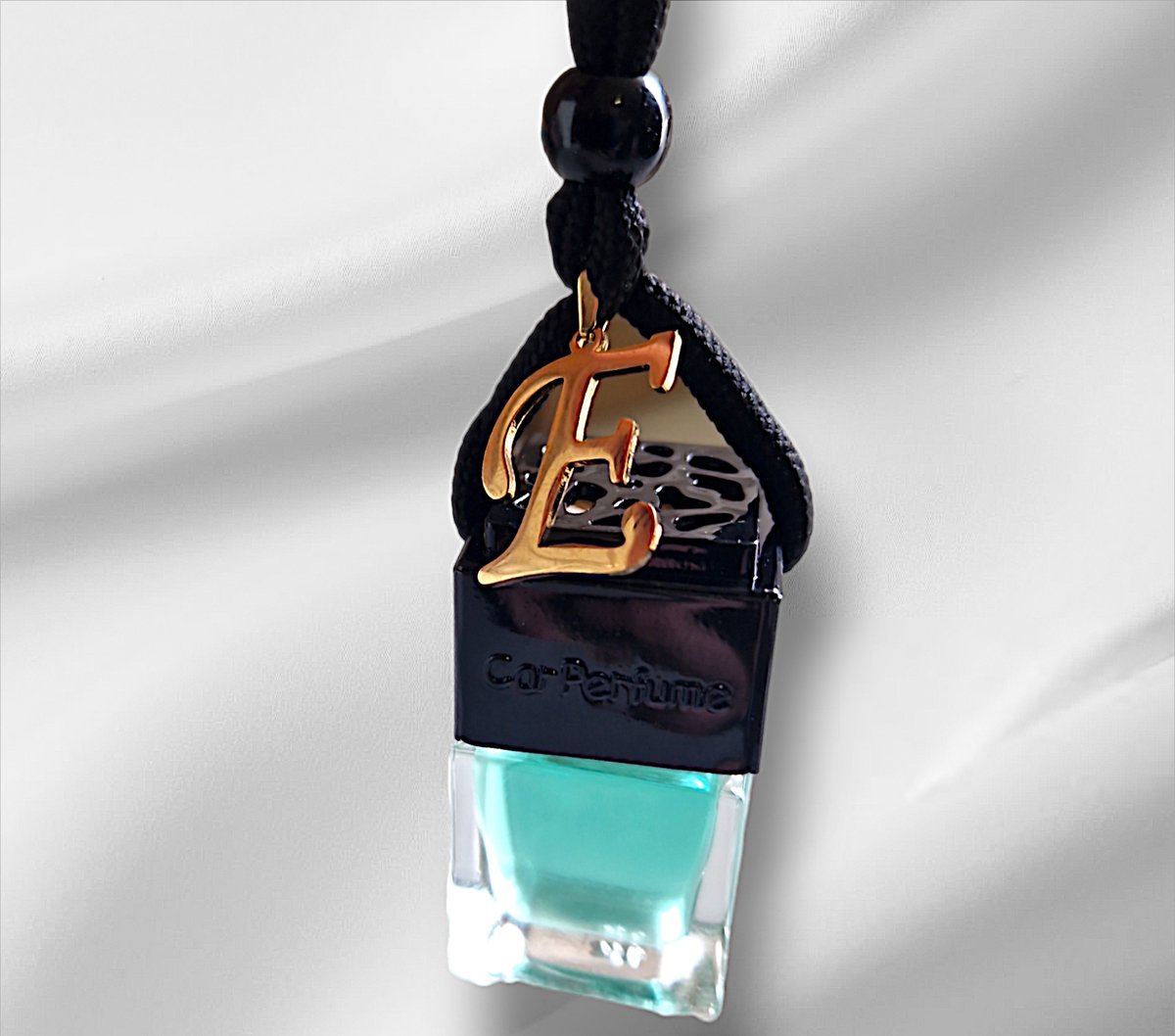 Goedkoopste Autoparfum Golden Gift met Letter E - 8ml - Oosters Hamam - Gepersonaliseerd met jouw Letter - Dupe - Car perfume - Auto Luchtverfrisser - Autoverfrisser - Autogeur - Autogeurtje - Cadeau heren - Cadeau dames - Moederdag - Vaderdag - Verjaardagcadeau