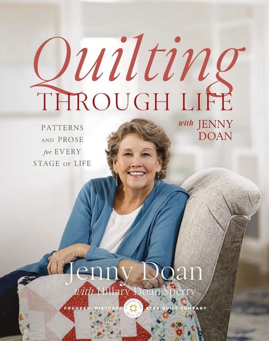 Boek 'Quilting Through Life' met Jenny Doan, zittend in een stoel, met een patchwork deken.