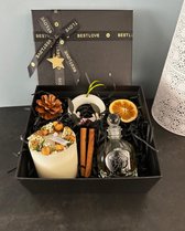 Cadeau Set - Kaars - Speciale Doos - Handgemaakte Elegante Kaars met Gedroogde Rozen + Rietverspreiderparfum - en Geurkaars voor Garderobe (Wit) - Geschenk Set - Geur Kaars - Sham's Art