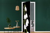 Deursticker Lelietjes van dalen - Bloemen - Zwart - Flora - 90x235 cm - Deurposter