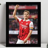 Martin Ødegaard Ingelijste Handtekening – 15 x 10cm In Klassiek Zwart Frame – Gedrukte handtekening – Arsenal FC - Football - Voetbal - Real Madrid - Noorwegen