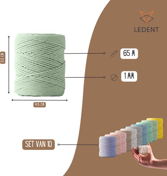 Een rol lichtgroen macramé garen van 4.5 x 5.5 cm, met specificaties 65 M en 1 MM.