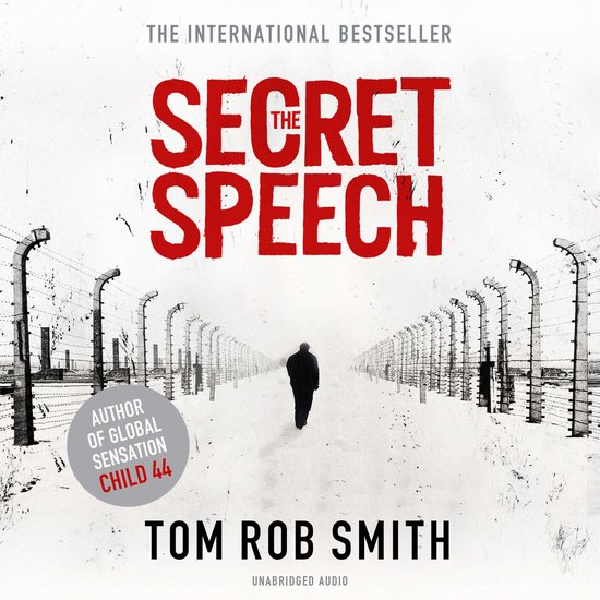 Titel 'The Secret Speech' in grote rode letters. Een man loopt weg van de camera tussen hekken en sneeuw. "Author of Global Sensation Child 44" staat op een cirkelvormige sticker.