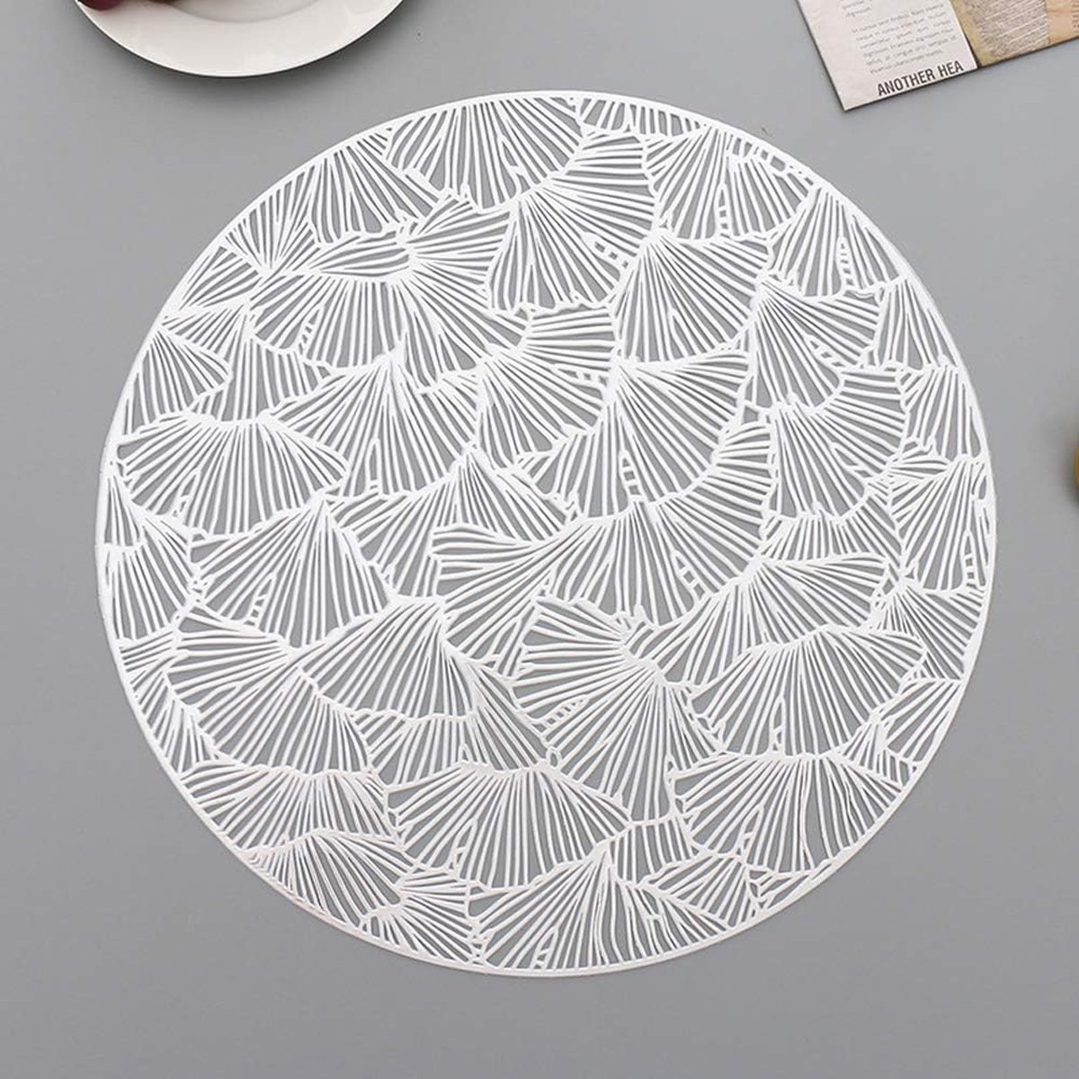 4 stuks Ginkgo Biloba decoratieve placemats ronde placemat PVC Placemats holle tafel placemats hittebestendige antislip eetkamer Placemat blad Placemat voor thuis keuken (zilver)