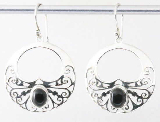 Grote opengewerkte zilveren oorbellen met onyx