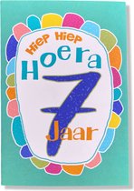 Hoera 7 Jaar! Luxe verjaardagskaart - 12x17cm - Gevouwen Wenskaart inclusief envelop - Leeftijdkaart