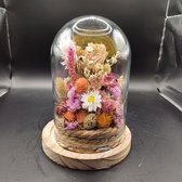 Droogbloemen met een roos als middelpunt verwerkt in een stolp | decoratie | vaas | boeket | bloemstuk | bloemen in glas | fleurig | fles met kurk | cadeau | stolp | droogbloemen | bloemstuk | vaas | woondecoratie | interieur | bloemstuk