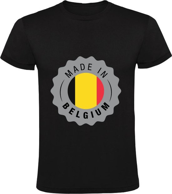 T-shirt noir avec un badge rond arborant le drapeau belge et l'inscription 'Made in Belgium'.