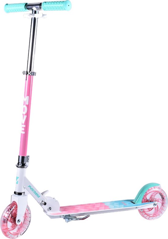 Roze en witte step met mintgroene handvatten, lichtgevende roze voorwielen en mintgroen achterwiel.
