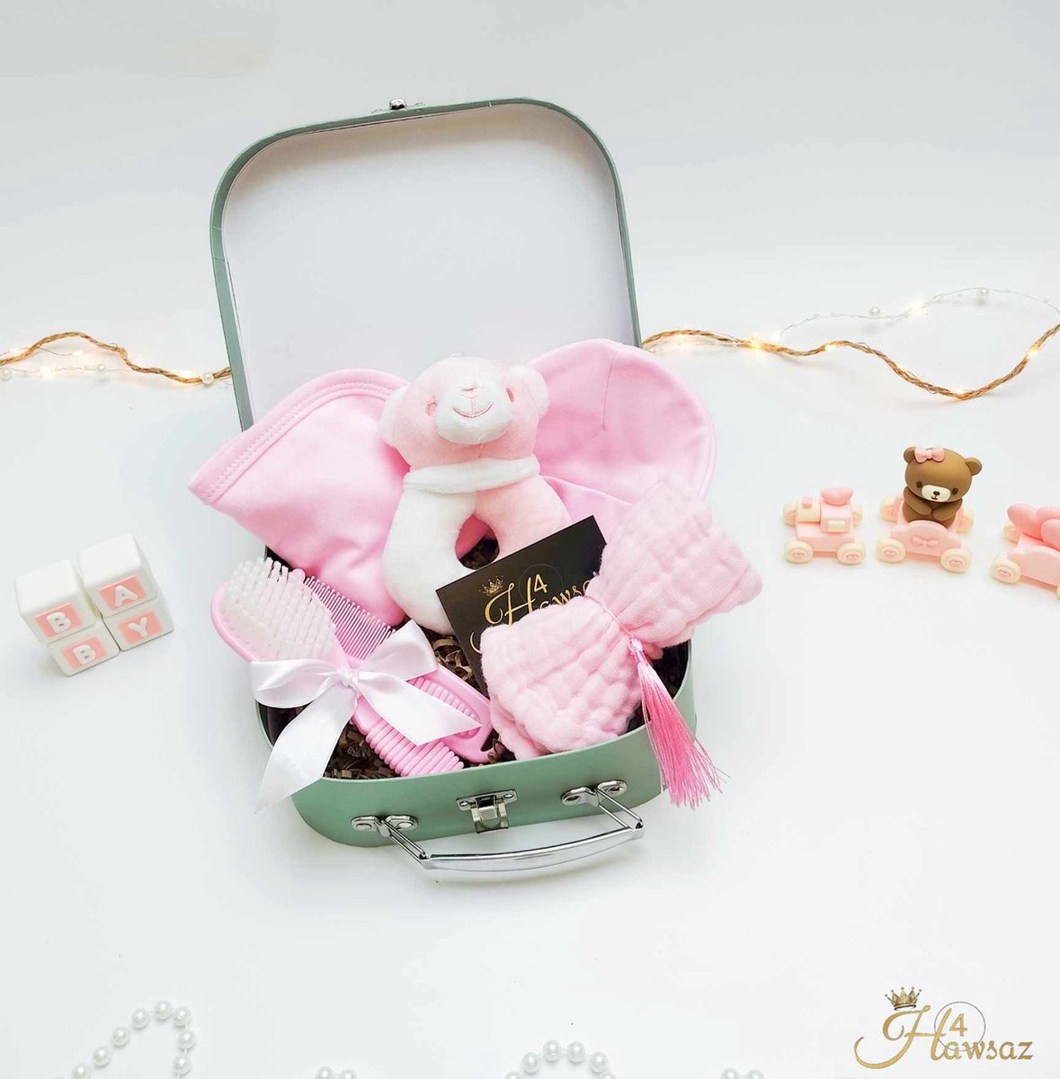 Goedkoopste Kraamcadeau 7 stuks Roze - Hawsaz.nl kraamcadeaus - Babygeschenkset - Babyverzorging - Kam en borstel - Baby koffertje - Gepersonaliseerde cadeaus - Slabbetje - Baby knuffel doekje - Genderneutraal cadeau - Babyset