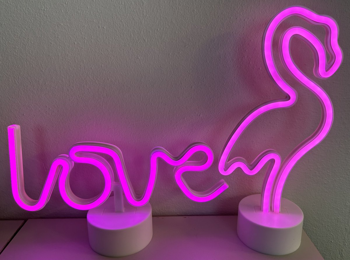 LED love en flamingo met neonlicht - Set van 2 stuks - roze neon licht - hoogte 28.5 x 16 x 8.5 cm / 29.5 x 14.5 x 8.5 cm - Werkt op batterijen en USB - Tafellamp - Nachtlamp - Decoratieve verlichting - Woonaccessoires