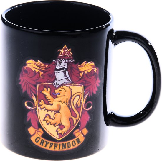 Zwarte mok met Gryffindor-wapen.