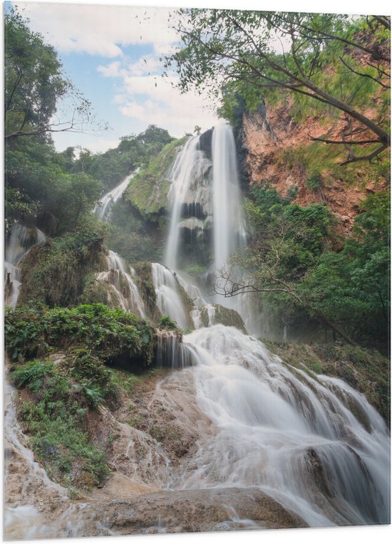 Vlag - Hoge Watervallen tussen de Bomen en de Planten in het Regenwoud - 70x105 cm Foto op Polyester Vlag
