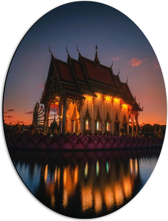 WallClassics - Dibond Ovaal - Boeddhistische Tempel in Thailand - Wat Pa Lahan Sai - 42x56 cm Foto op Ovaal (Met Ophangsysteem)