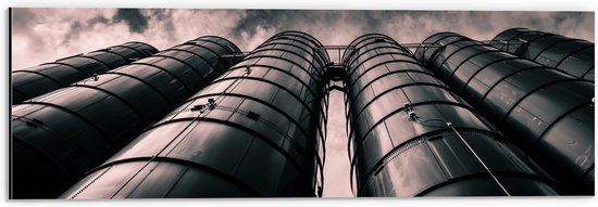 WallClassics - Dibond - Industrie Torens - 60x20 cm Foto op Aluminium (Wanddecoratie van metaal)